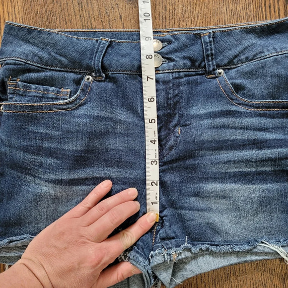 Rue 21 Mid-rise Cuffed Leg Frayed Hem Medium Wash Shorts Size Junior's 5/6 - Picture 4 of 7